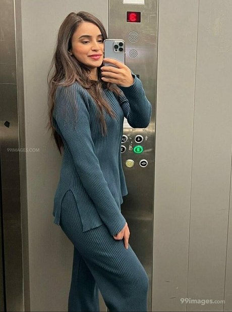 Naakte gelekte OnlyFans-foto van Ankitta Sharma