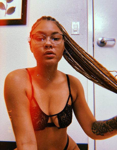Naakte gelekte OnlyFans-foto van Fine Chyna