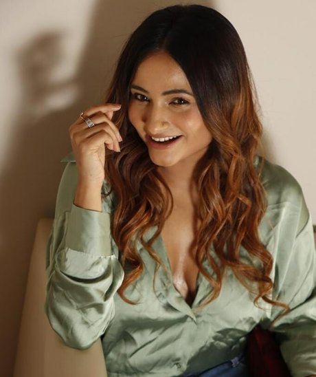 Naakte gelekte OnlyFans-foto van Desi Nri