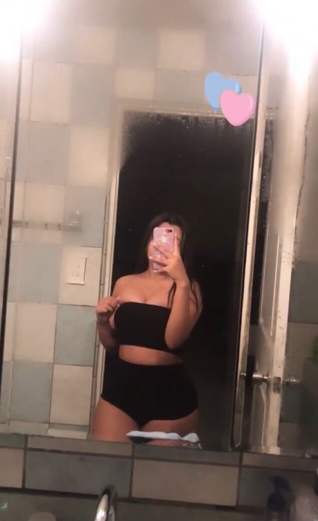 Naakte gelekte OnlyFans-foto van Hediorher