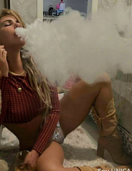 Naakte gelekte OnlyFans-foto van Lili Influente