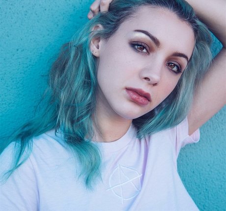 Naakte gelekte OnlyFans-foto van Hannah Marks