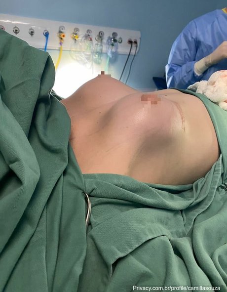 Naakte gelekte OnlyFans-foto van Camis Souza