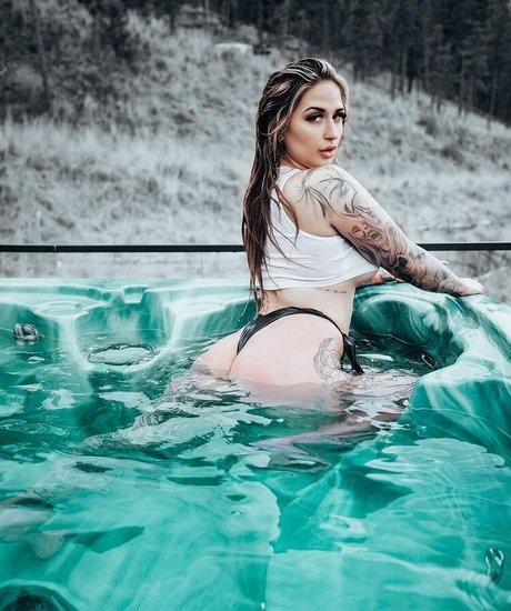 Naakte gelekte OnlyFans-foto van Jordan Waldner