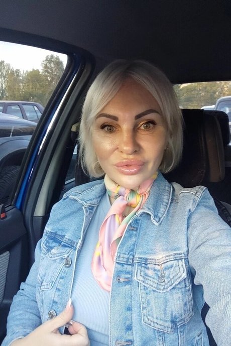 Naakte gelekte OnlyFans-foto van Hotnessi