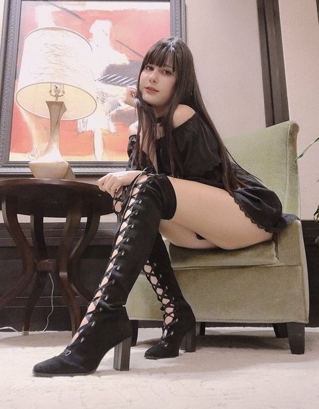 Naakte gelekte OnlyFans-foto van Jean Wanwan