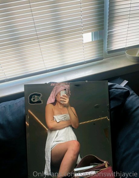 Naakte gelekte OnlyFans-foto van Sessionswithjaycie