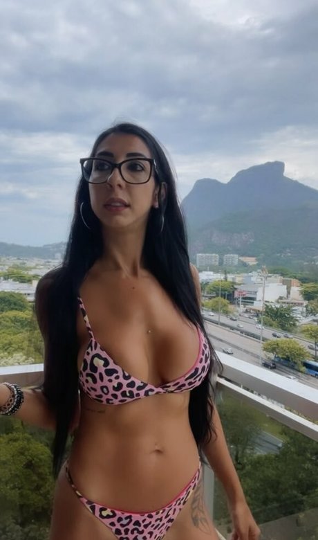 Naakte gelekte OnlyFans-foto van Renatinha Mello