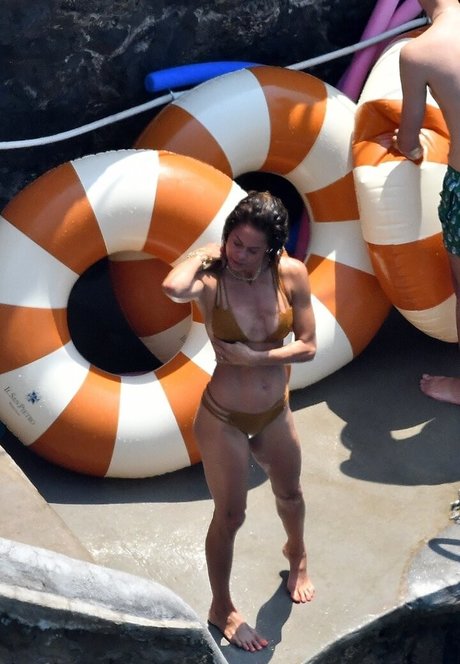 Naakte gelekte OnlyFans-foto van Brooke Burke