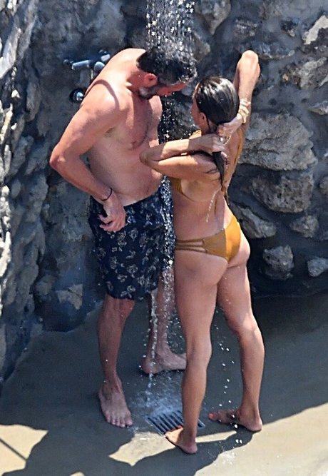 Naakte gelekte OnlyFans-foto van Brooke Burke