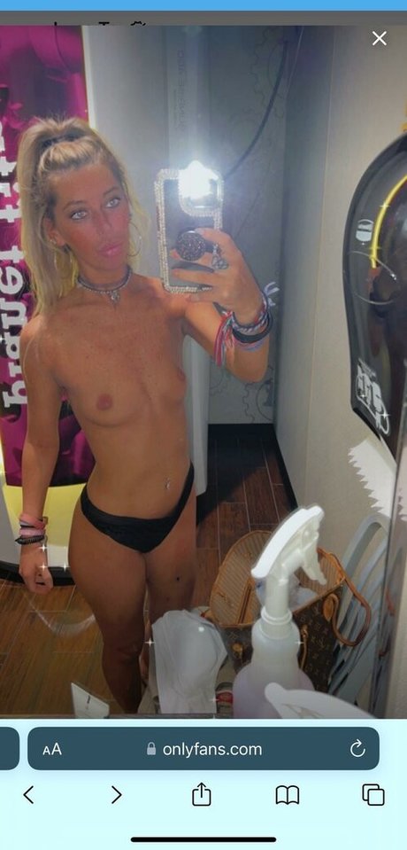 Naakte gelekte OnlyFans-foto van Ally Lyons