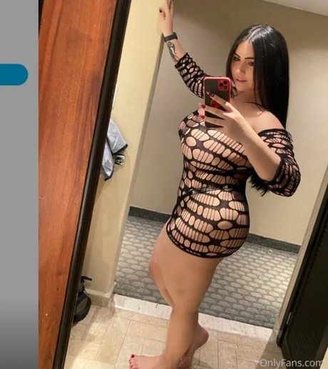 Naakte gelekte OnlyFans-foto van Miss Leira