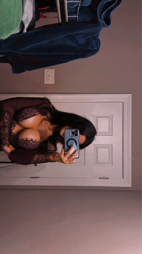 Naakte gelekte OnlyFans-foto van Harlee