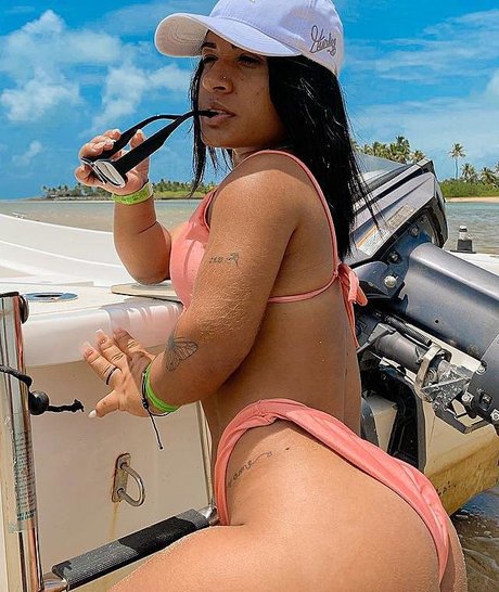 Naakte gelekte OnlyFans-foto van Dayanne Gomes