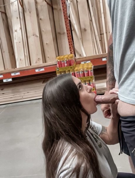 Naakte gelekte OnlyFans-foto van Sloane Nash