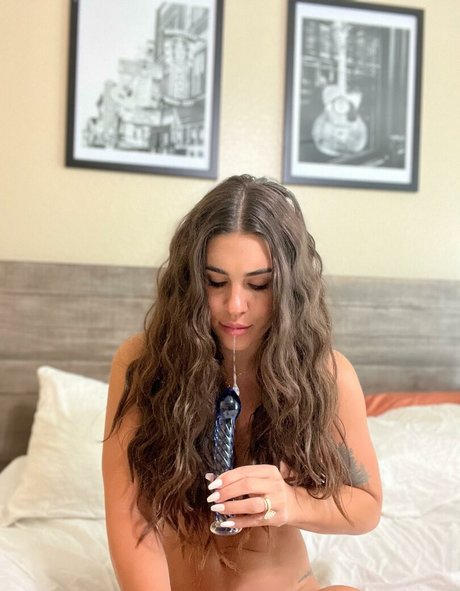 Naakte gelekte OnlyFans-foto van Sloane Nash