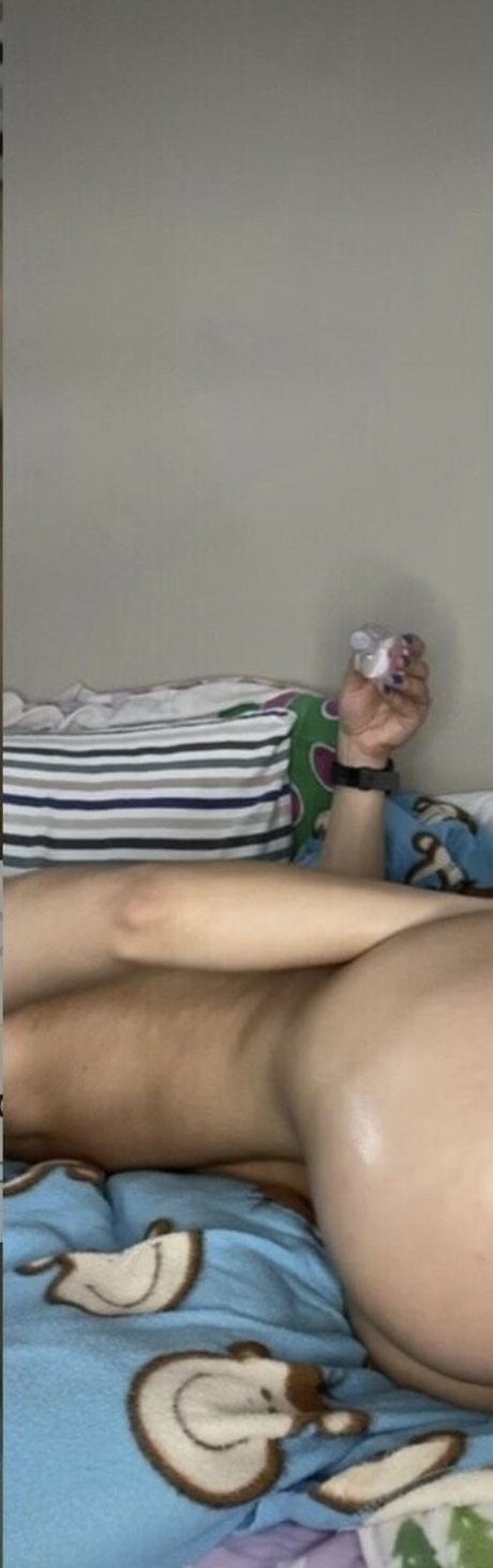 Naakte gelekte OnlyFans-foto van Caybops
