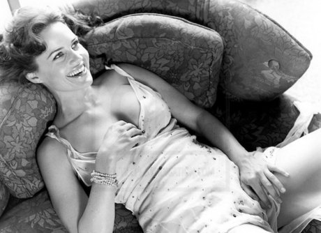 Naakte gelekte OnlyFans-foto van Carla Gugino