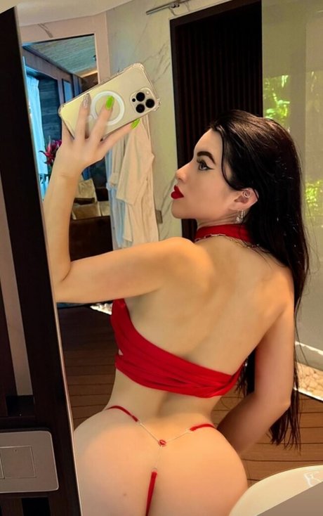 Naakte gelekte OnlyFans-foto van Nadia Palik