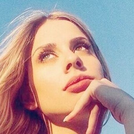 Naakte gelekte OnlyFans-foto van Dimitra Menegatou