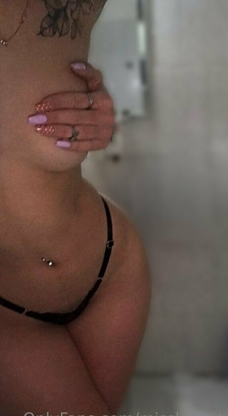 Naakte gelekte OnlyFans-foto van Misslucyfit Free