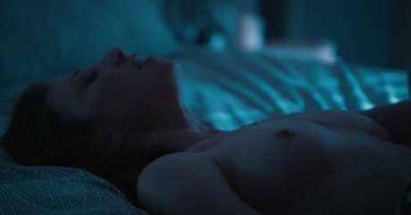Naakte gelekte OnlyFans-foto van Carrie Coon