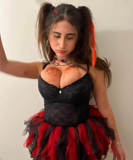 Naakte gelekte OnlyFans-foto van Gianna Jalal