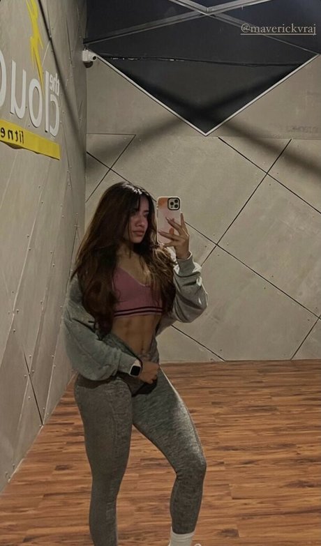 Naakte gelekte OnlyFans-foto van Unnati Patwa