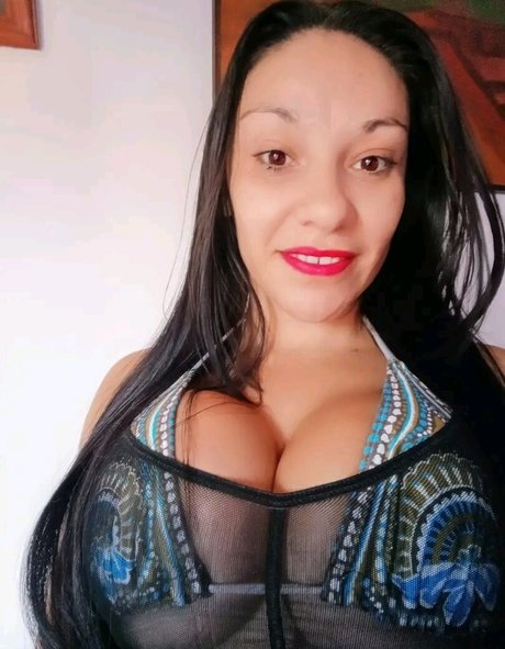 Naakte gelekte OnlyFans-foto van Barbymaydana