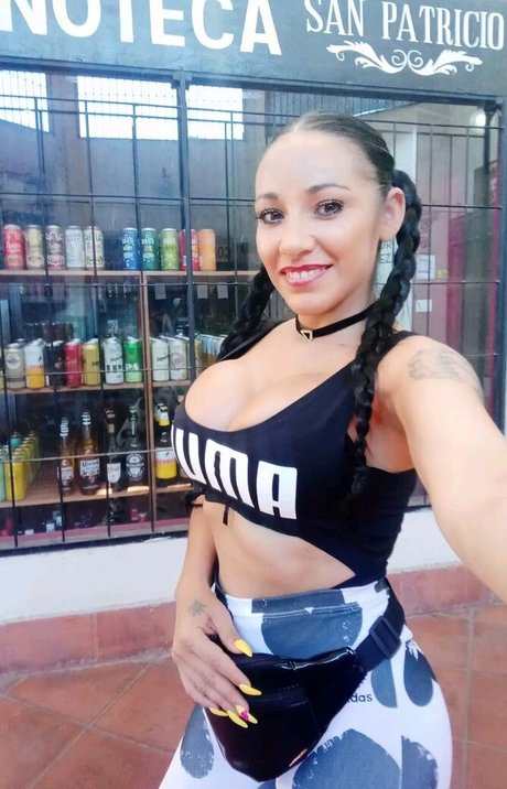 Naakte gelekte OnlyFans-foto van Barbymaydana