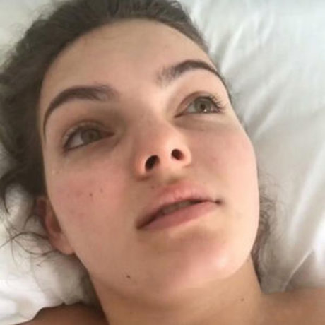 Naakte gelekte OnlyFans-foto van Camren Bicondova