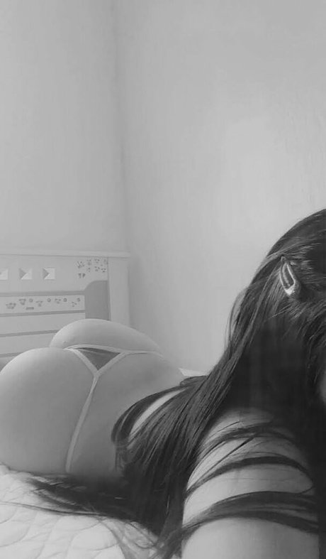 Naakte gelekte OnlyFans-foto van Yucas