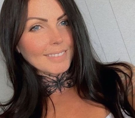 Naakte gelekte OnlyFans-foto van Elaina Grant