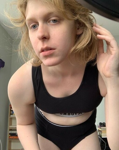 Naakte gelekte OnlyFans-foto van Acvalens
