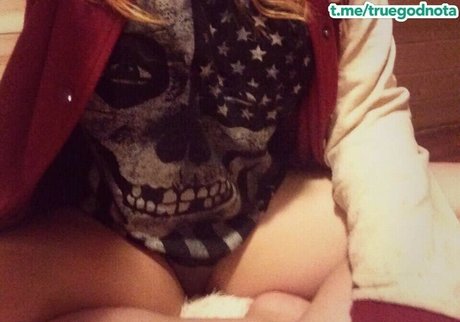 Naakte gelekte OnlyFans-foto van Nika Kotova