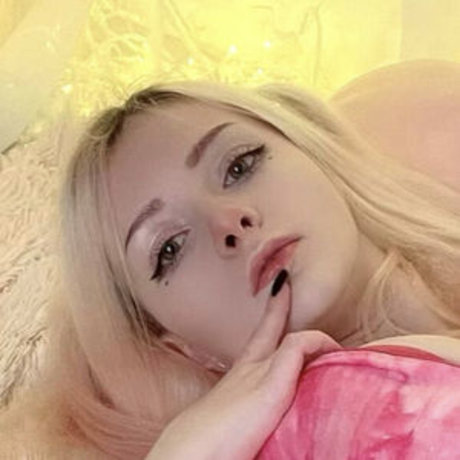 Naakte gelekte OnlyFans-foto van Nika Kotova