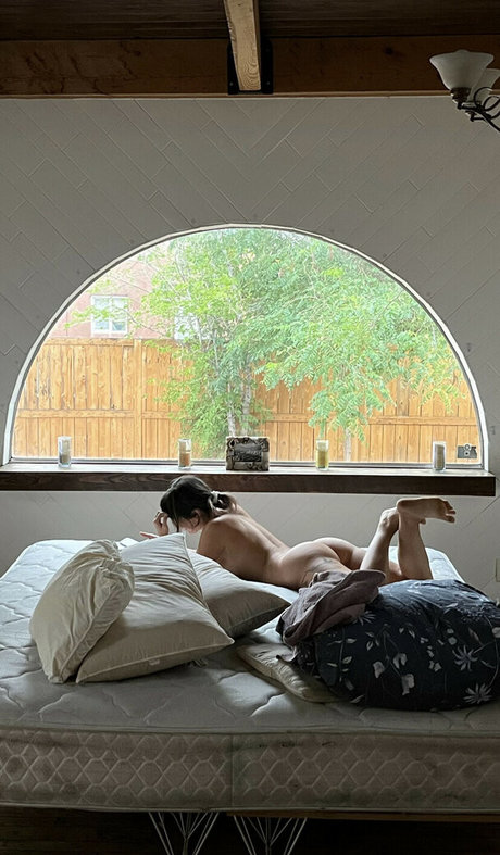 Naakte gelekte OnlyFans-foto van Fmaryjane