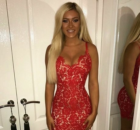 Naakte gelekte OnlyFans-foto van Hannah Sharpe