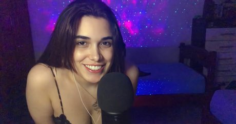 Naakte gelekte OnlyFans-foto van Helena Asmr