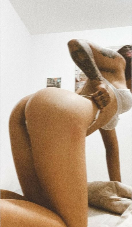 Naakte gelekte OnlyFans-foto van Camila Arbelaez