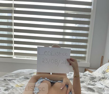 Naakte gelekte OnlyFans-foto van Milan Rose