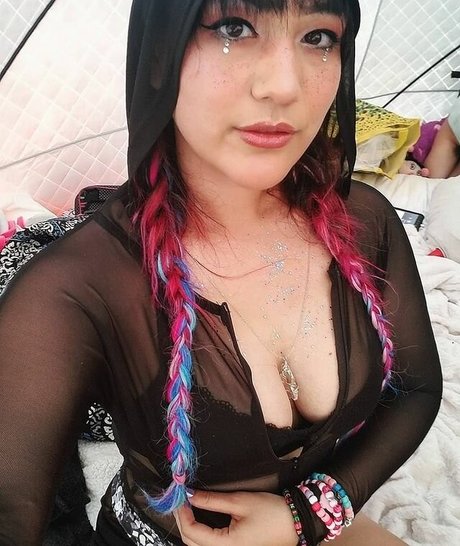 Naakte gelekte OnlyFans-foto van Anriaeterna