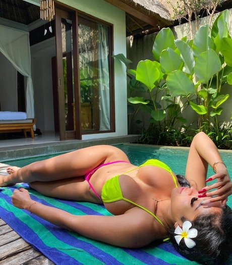 Naakte gelekte OnlyFans-foto van Thaliamcix
