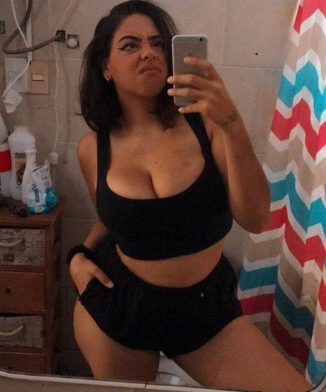 Naakte gelekte OnlyFans-foto van Belen Fernandez
