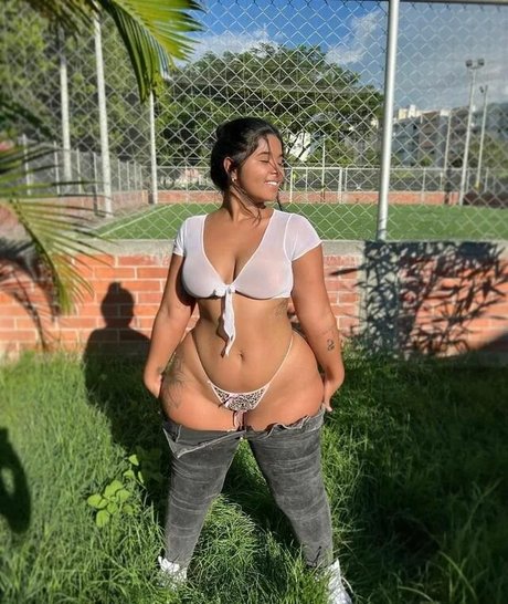 Naakte gelekte OnlyFans-foto van Angieacoss