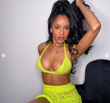 Naakte gelekte OnlyFans-foto van Nikkivictoria