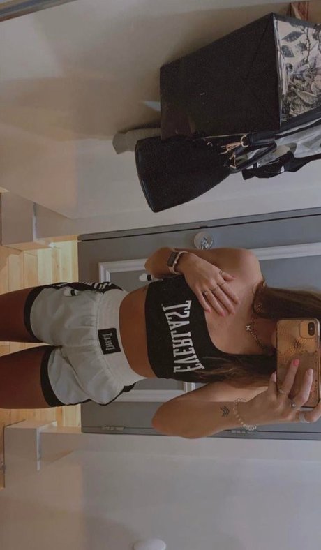 Naakte gelekte OnlyFans-foto van Madisyn Hunt