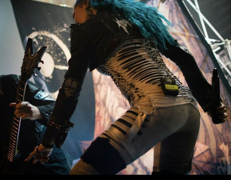 Naakte gelekte OnlyFans-foto van Womenmetal