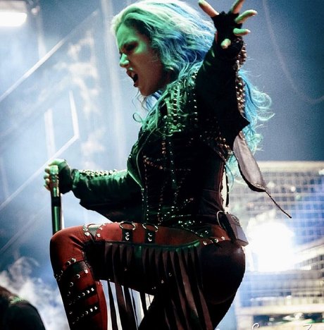 Naakte gelekte OnlyFans-foto van Womenmetal