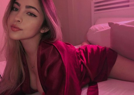 Naakte gelekte OnlyFans-foto van Ana Hilenna